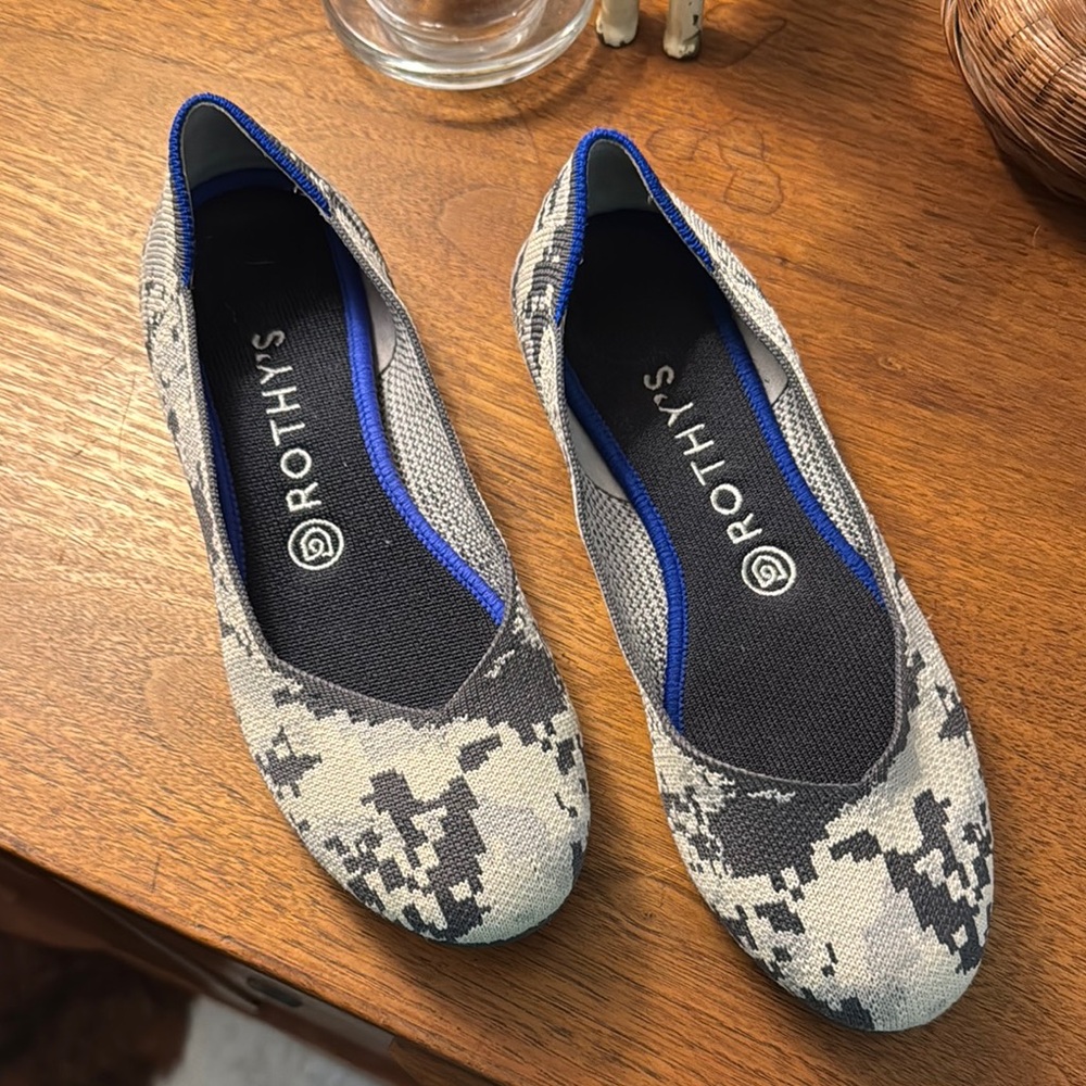 Rothy's Women’s Camouflage Knit Ballet Flats in Gray and Black with Blue Trim